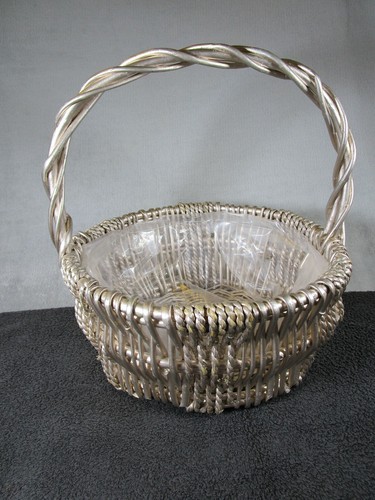 Lovely large wicker gold - large,