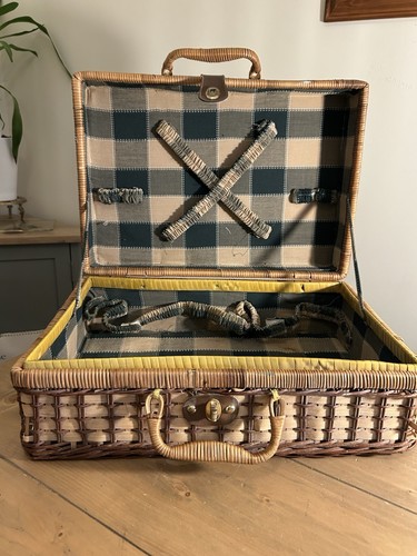 Vintage large sturdy wicker - vintage,