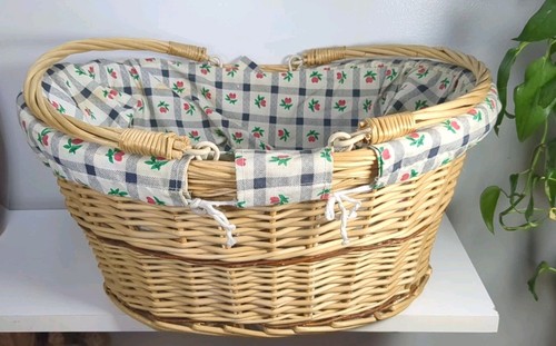 Vintage wicker picnic market - vintage,