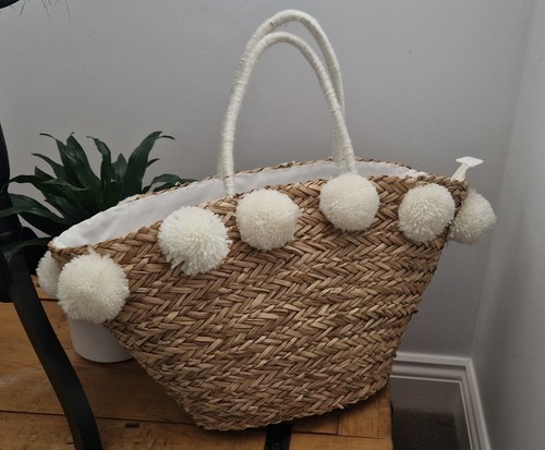 Seagrass wicker pom - pom, basket