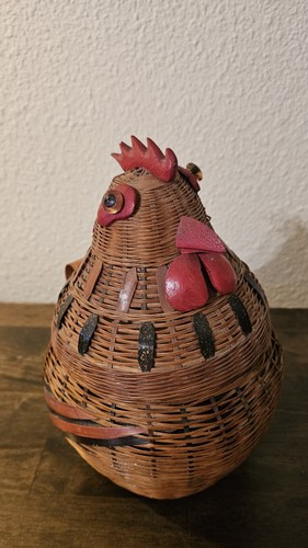 Wicker chicken basket enamel - wicker, w/enamel