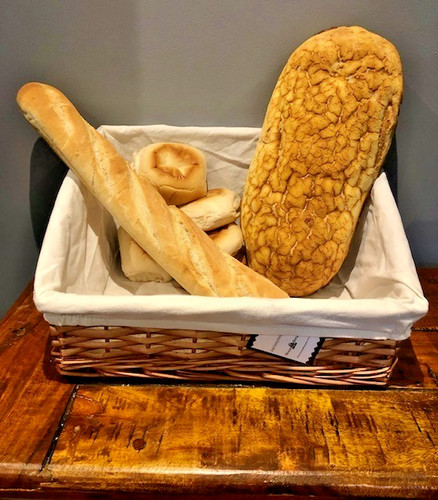 Hamper bread display - bread, sloped